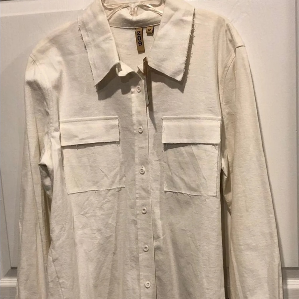 NWT- 209 Wst 38 Button Down White Shirt 
Sz 12